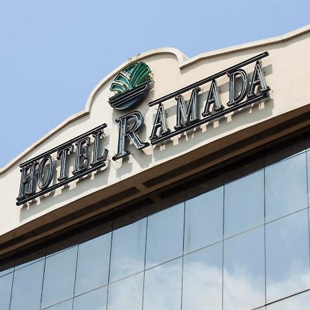 Hotel Ramada Гуаякуил Екстериор снимка
