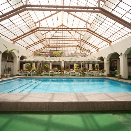Hotel Ramada Гуаякуил Екстериор снимка