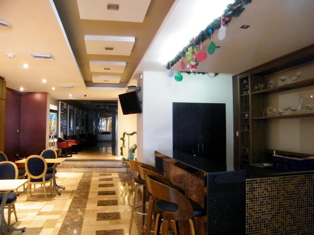 Hotel Ramada Гуаякуил Екстериор снимка