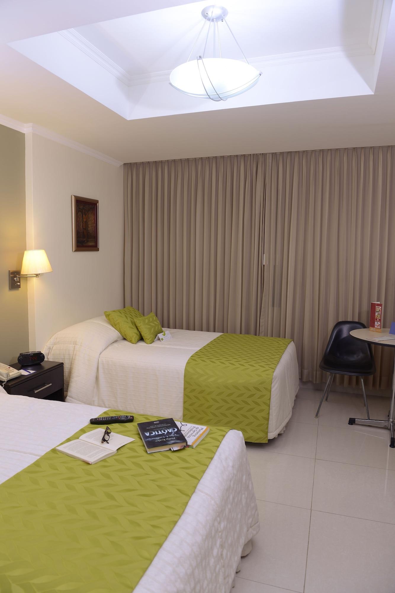 Hotel Ramada Гуаякуил Екстериор снимка