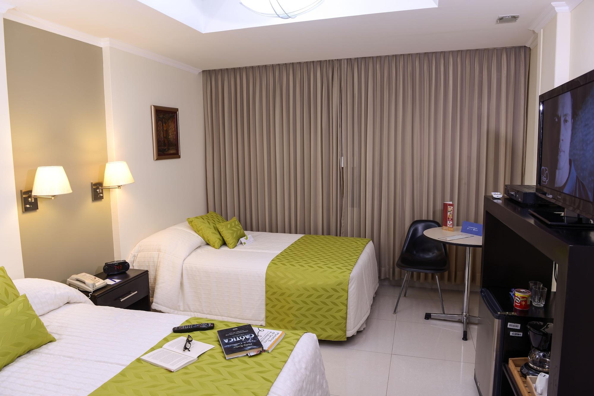 Hotel Ramada Гуаякуил Екстериор снимка