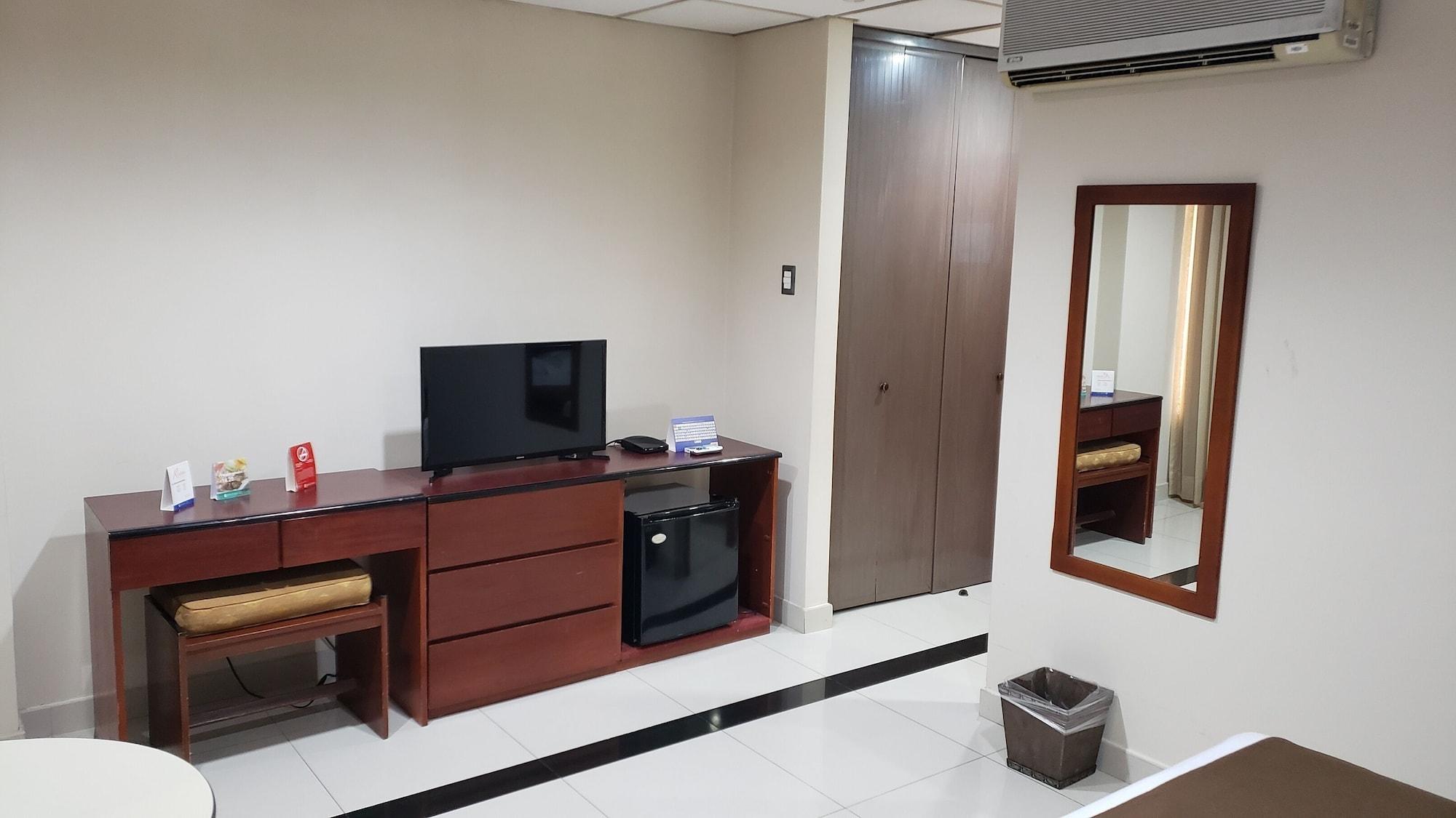 Hotel Ramada Гуаякуил Екстериор снимка