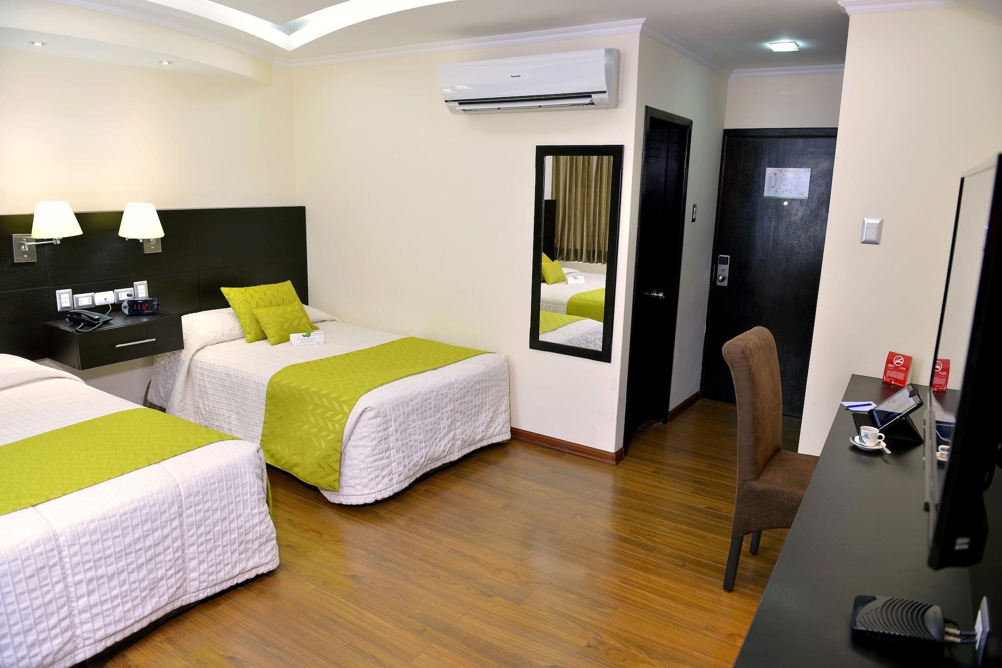 Hotel Ramada Гуаякуил Екстериор снимка