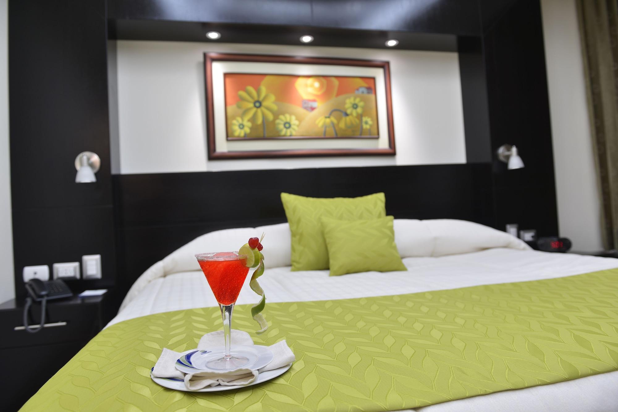 Hotel Ramada Гуаякуил Екстериор снимка