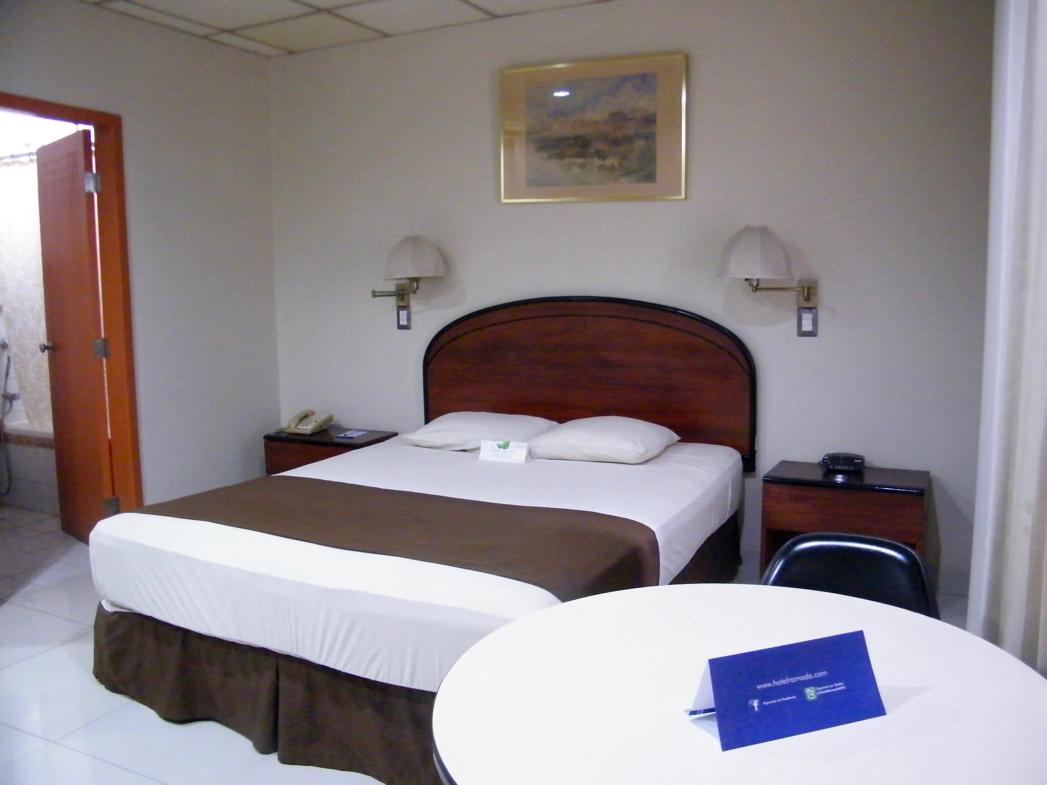 Hotel Ramada Гуаякуил Екстериор снимка