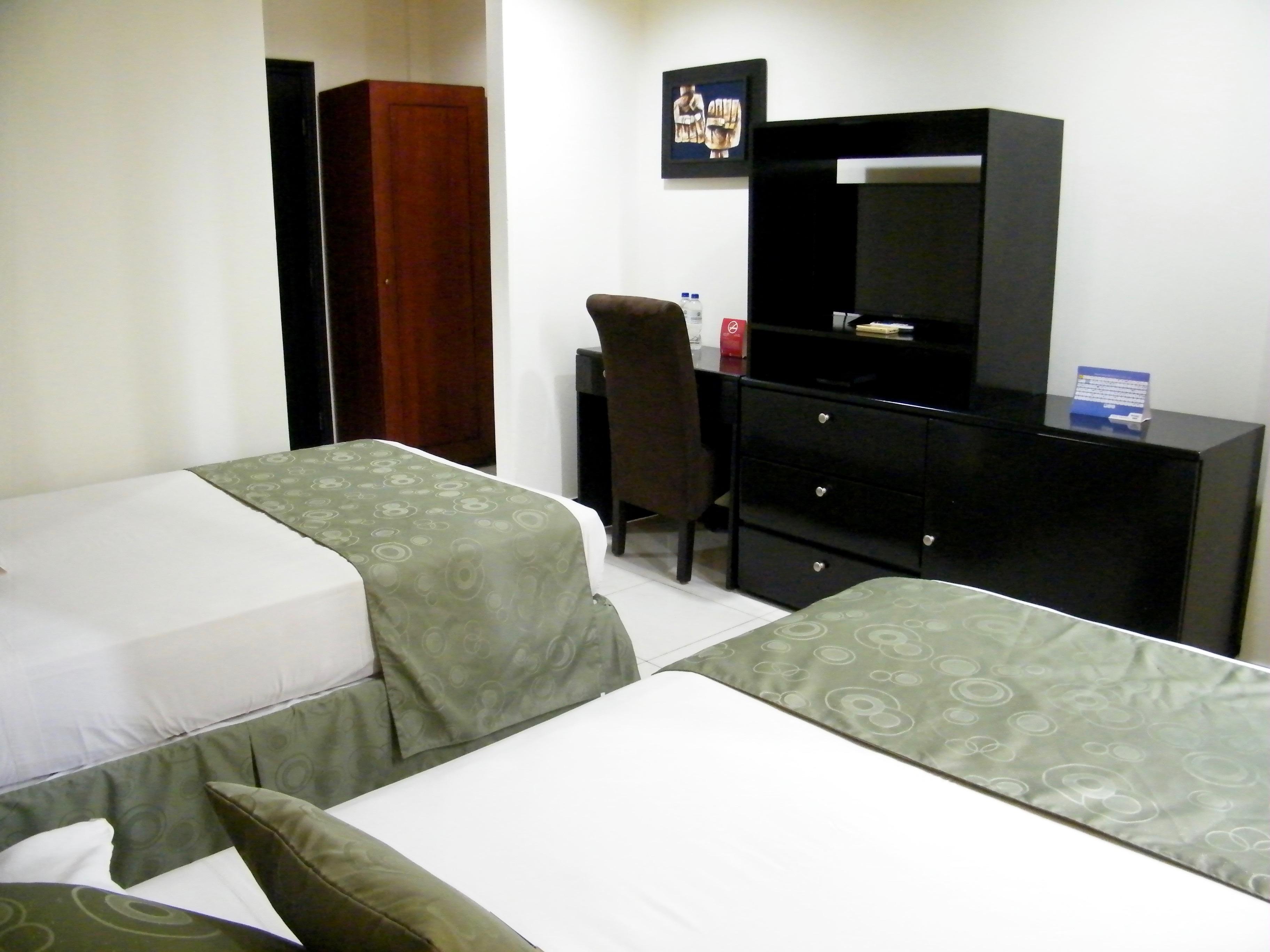 Hotel Ramada Гуаякуил Екстериор снимка