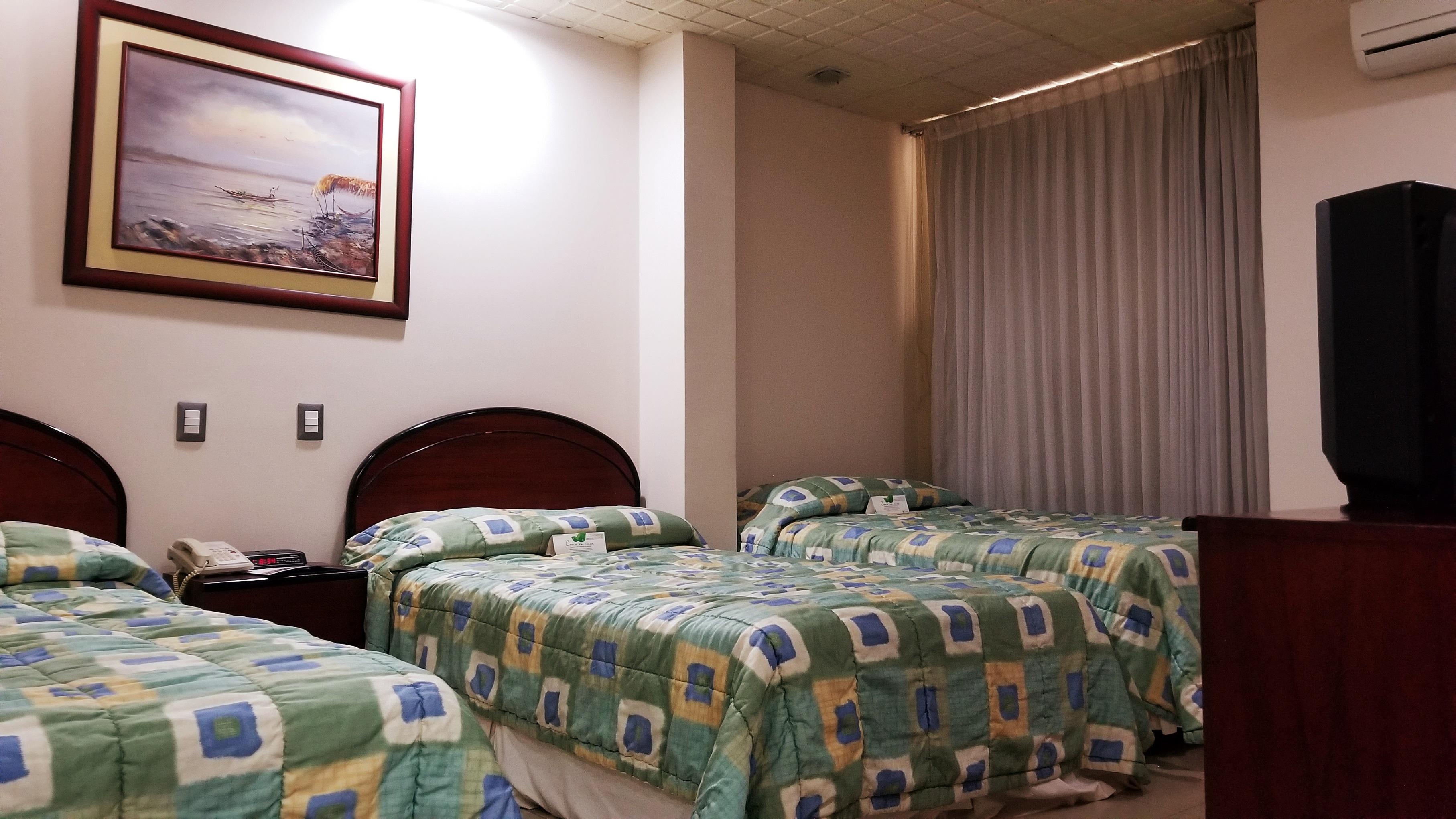 Hotel Ramada Гуаякуил Екстериор снимка