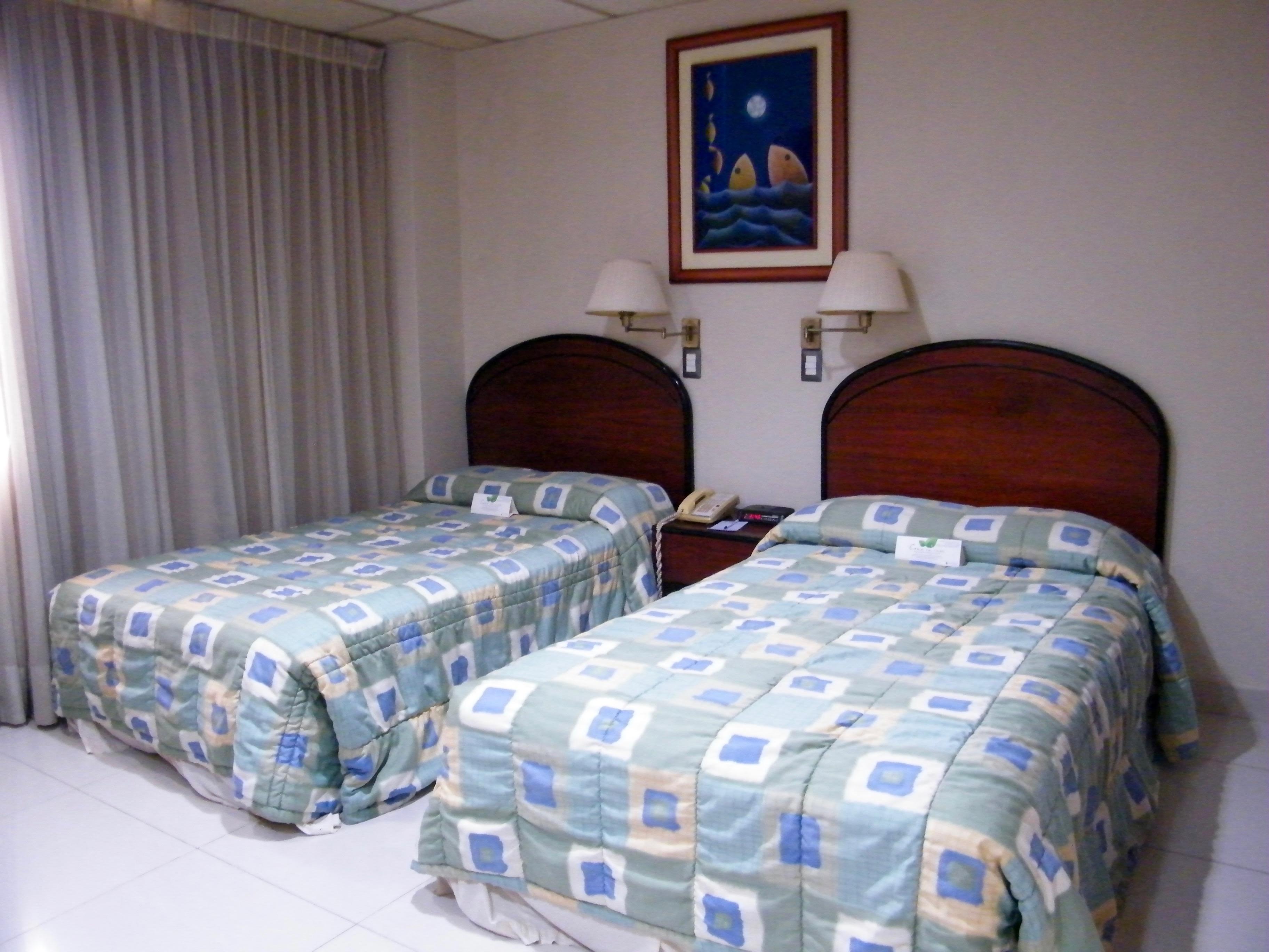 Hotel Ramada Гуаякуил Екстериор снимка