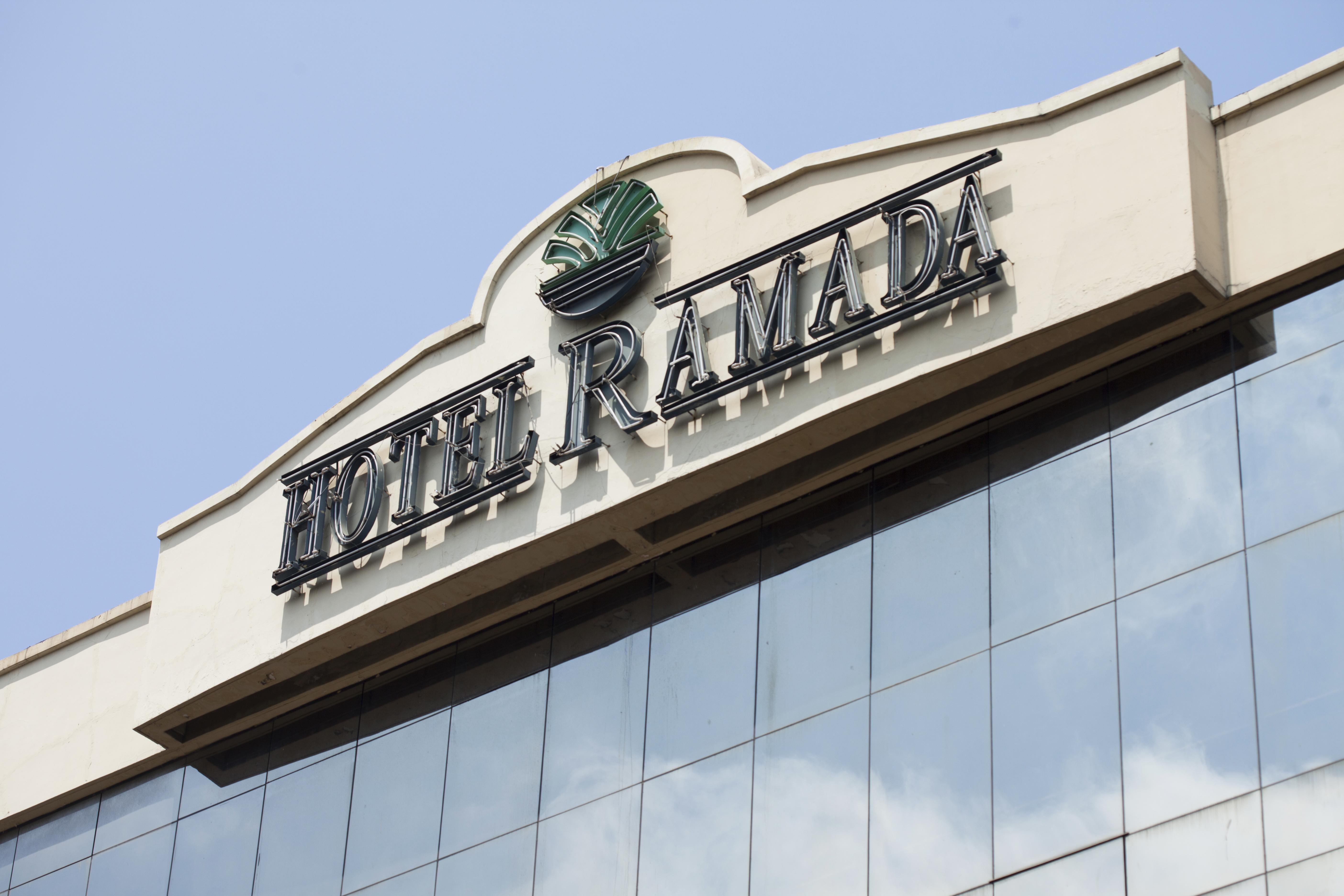 Hotel Ramada Гуаякуил Екстериор снимка