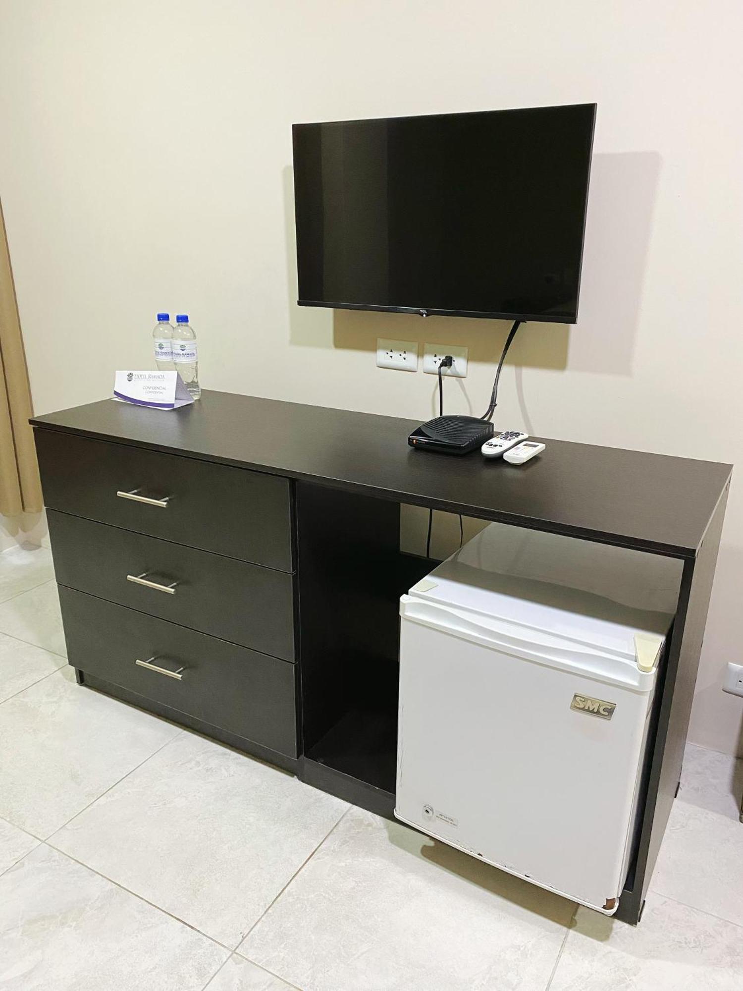 Hotel Ramada Гуаякуил Екстериор снимка