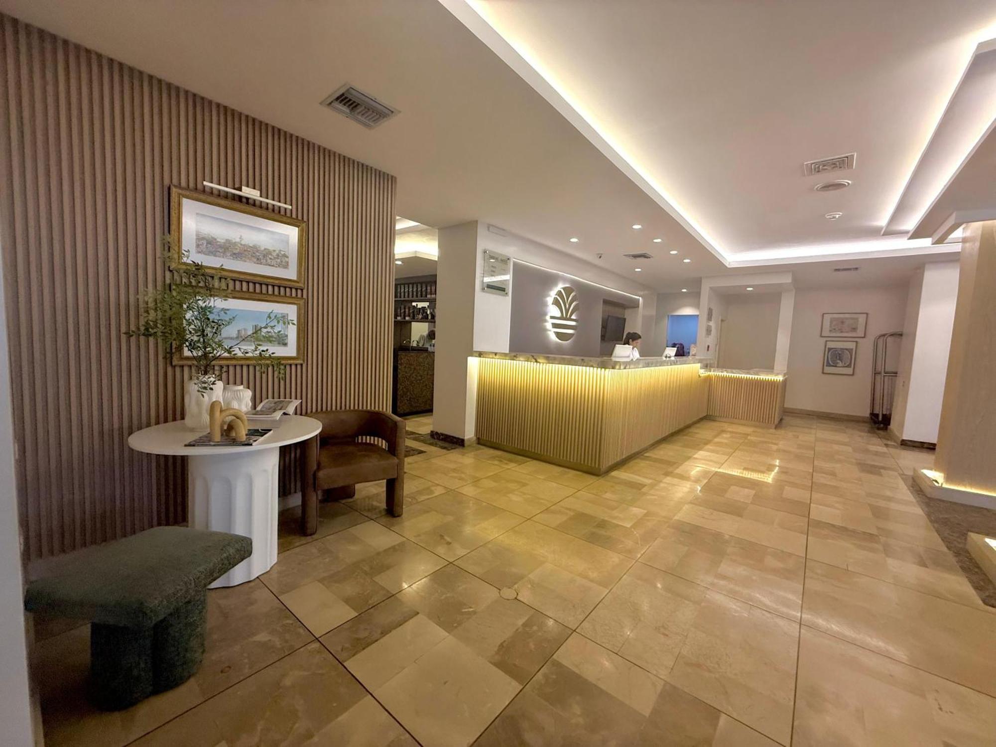 Hotel Ramada Гуаякуил Екстериор снимка