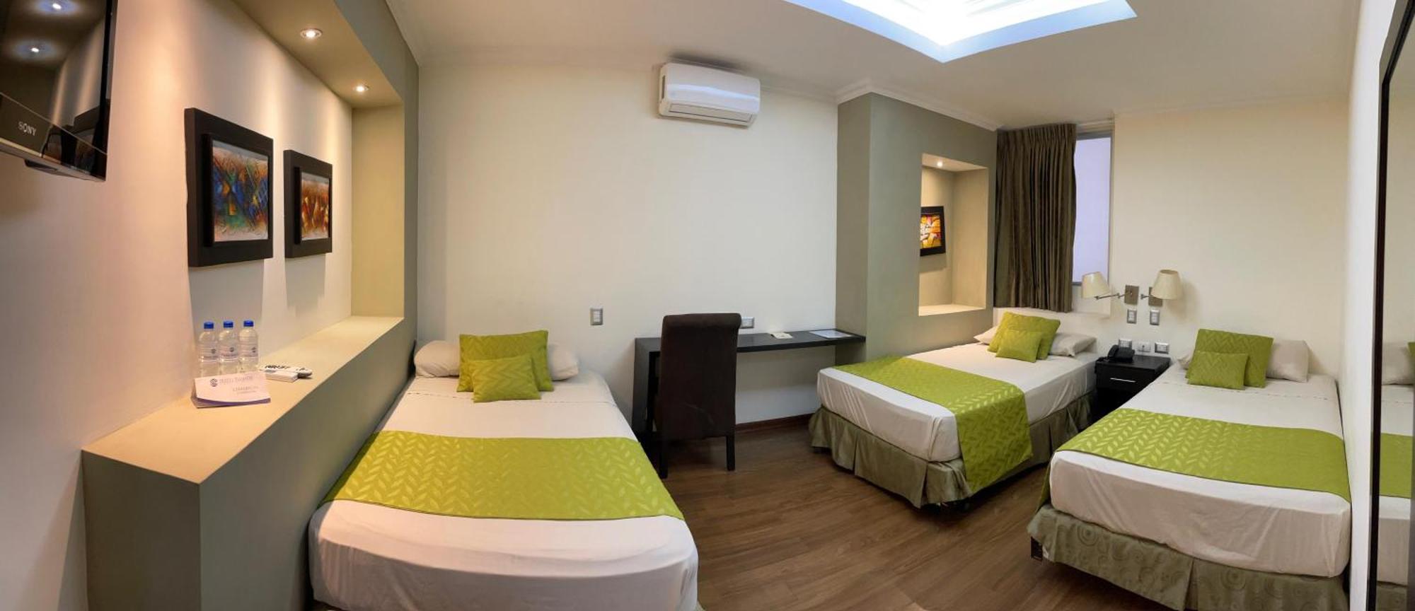 Hotel Ramada Гуаякуил Екстериор снимка