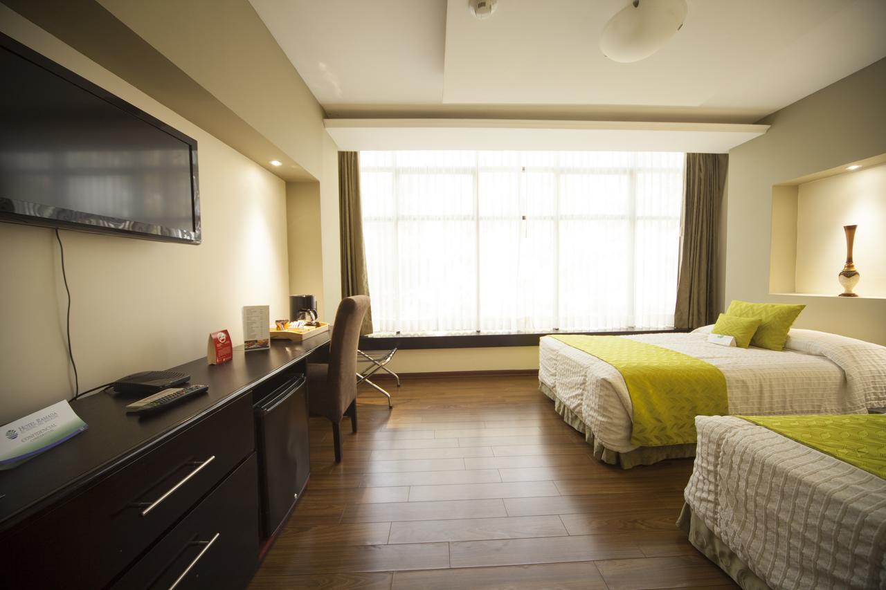 Hotel Ramada Гуаякуил Екстериор снимка